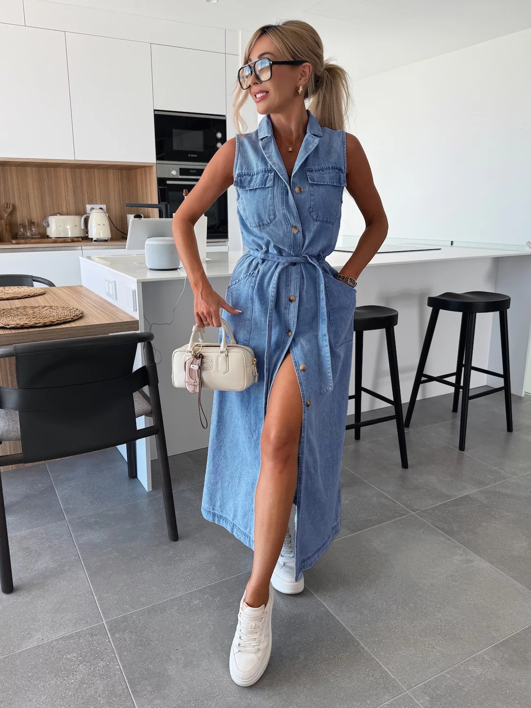 Dámské denim midi šaty s páskem