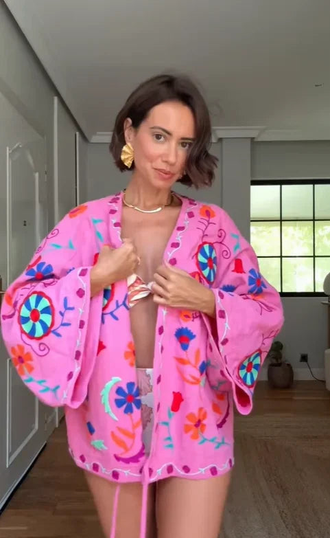 Růžový vyšívaný krátký kabát